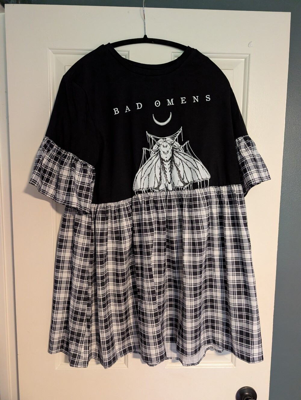 Bad Omens Black & White Plaid Girls' Graphic Babydoll Top